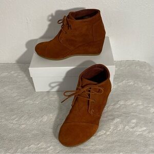 Toms Desert Wedge Suede Ankle Boots in Cognac Women’s Size 7